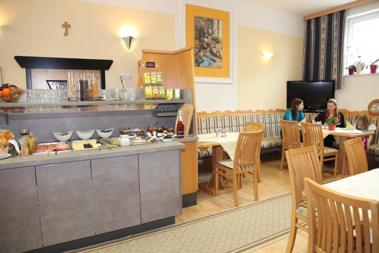 Hotel & Fruehstueckspension Raabtal Фелдбах Екстериор снимка