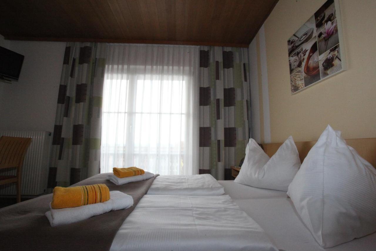 Hotel & Fruehstueckspension Raabtal Фелдбах Екстериор снимка