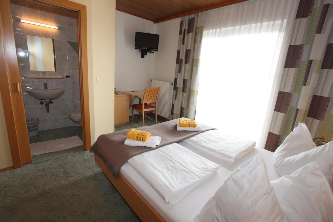 Hotel & Fruehstueckspension Raabtal Фелдбах Екстериор снимка